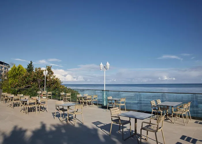 Waveside Hotel