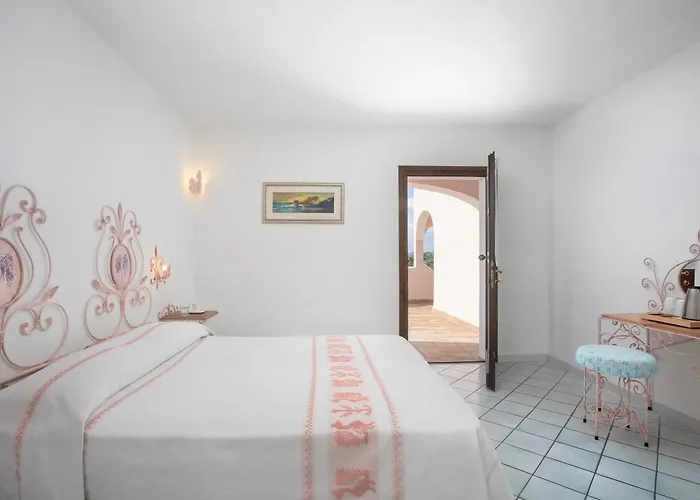 Hotel With Swimming Pool Near Baja Sardinia