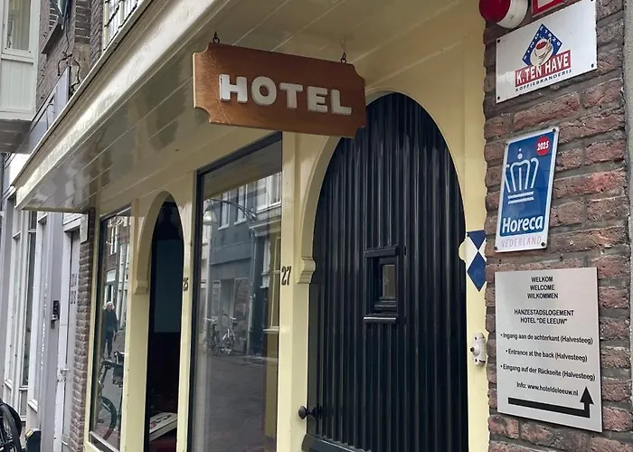 Hotel Hanzestadslogement De Leeuw in het centrum, Snoepwinkel, Hanzemuseum, Koffieschenkerij met Binnenplaats, Kamers met keukentje en Ontbijtservice Deventer