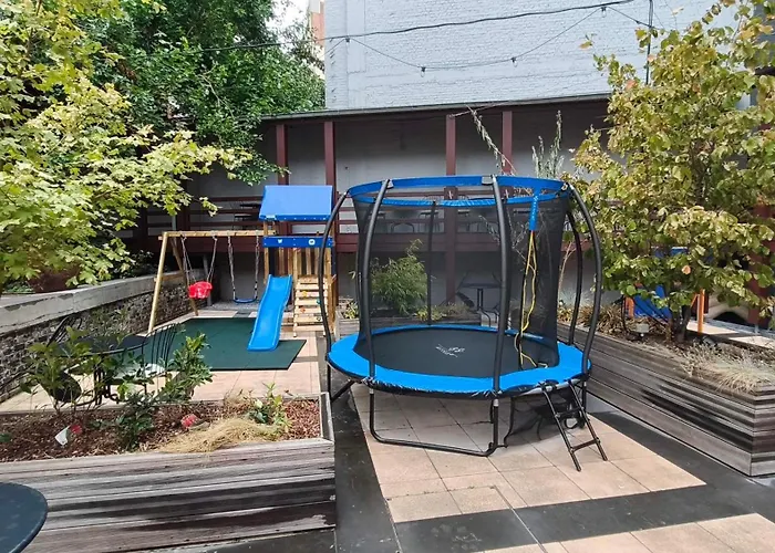 Urban Yard Hotel