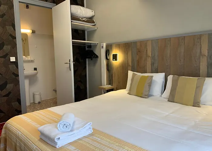 Brit Hotel Bleu Nuit