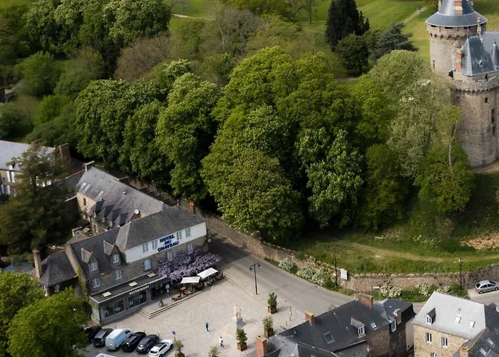 Logis Hotel Du Chateau Combourg