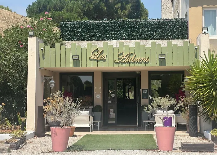 Les Aubuns Country Hotel