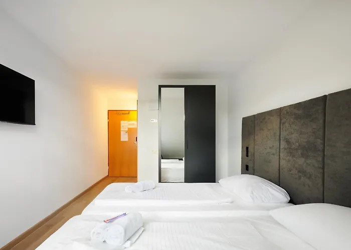Lenas Donau Hotel