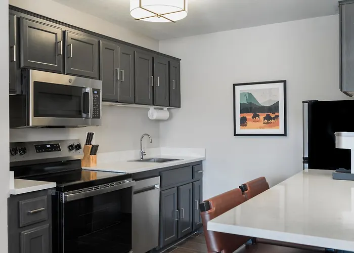Gray Wolf Inn & Suites