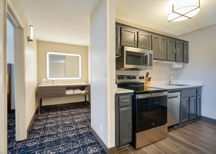 Gray Wolf Inn & Suites