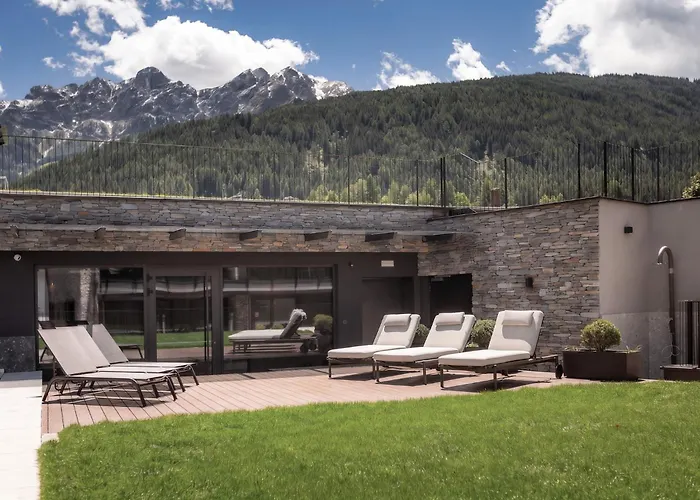 Aparthotel Familiaris - Family Apartments - Pools & Spa In Dolomites Valdaora