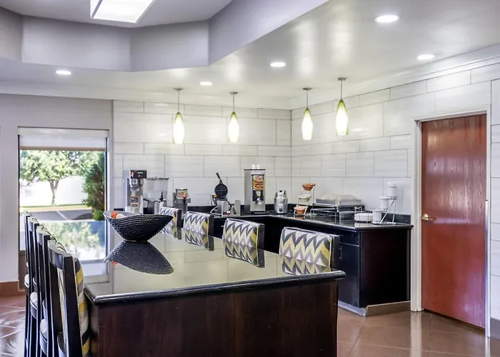 La Quinta Inn & Suites By Wyndham Louisville East