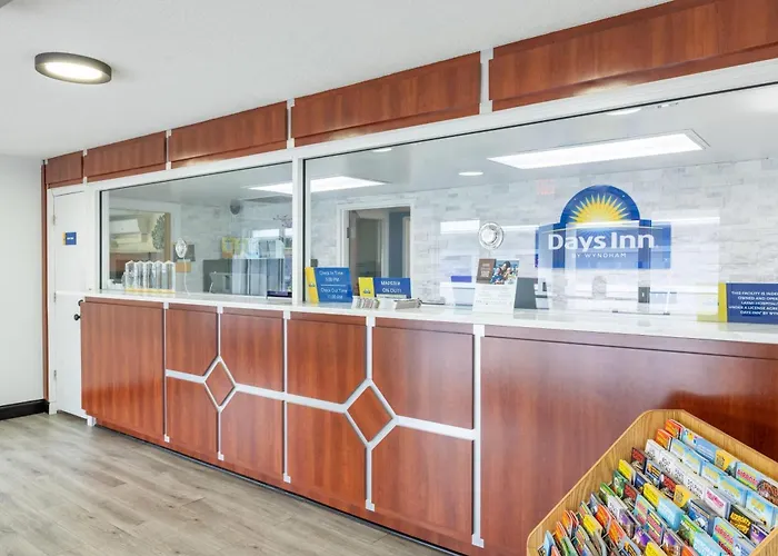 Days Inn By Wyndham Port Charlotte Town Center