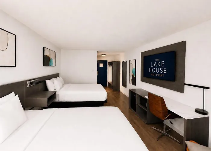 Ramada By Wyndham Angola/Fremont Area