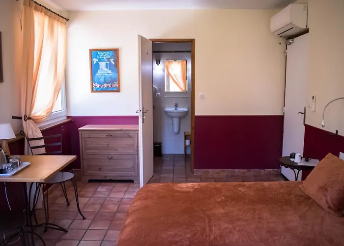 Chambres A La Table Du Cure
