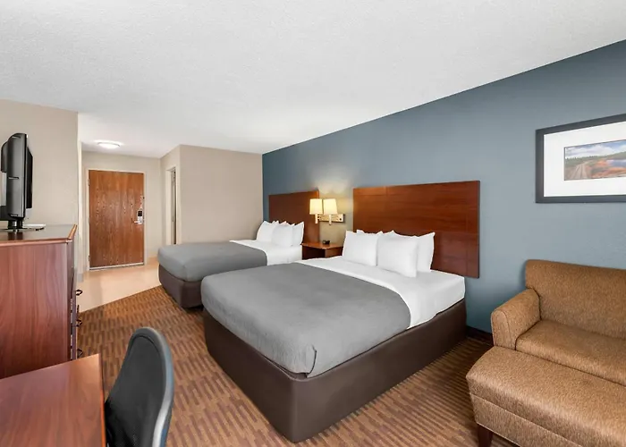 Quality Inn & Suites Lawrence - University Area