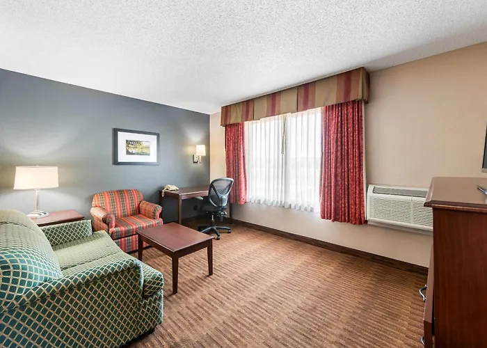 Quality Inn & Suites Lawrence - University Area