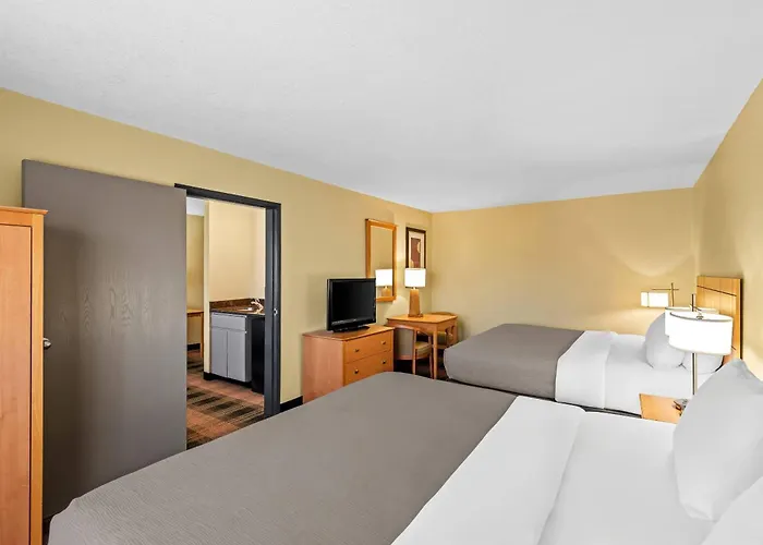 Quality Inn & Suites Des Moines Airport