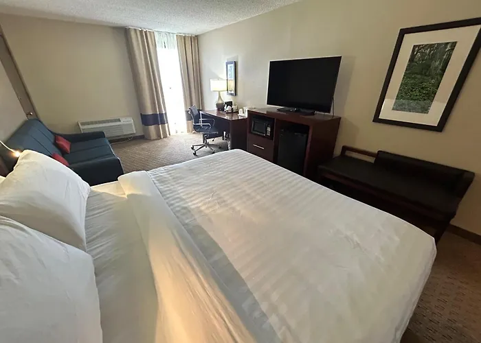 Best Western Rochelle Inn & Suites Near Dekalb