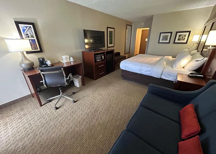 Best Western Rochelle Inn & Suites Near Dekalb