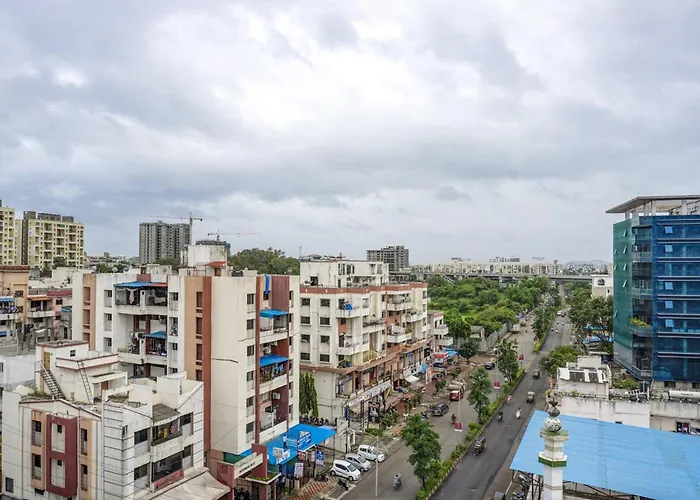 Super Townhouse Oak Regal Inn Near Sant Tukaram Nagar Metro Station
