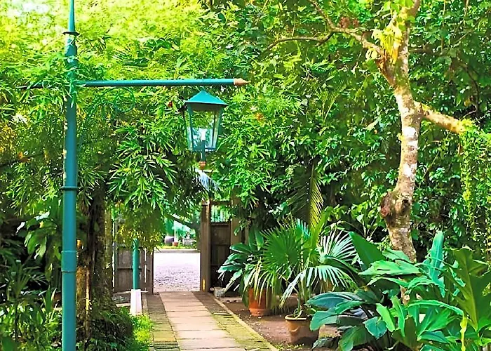 Sulyap Bed & Breakfast - Casa De Alitagtag Boutique Hotel
