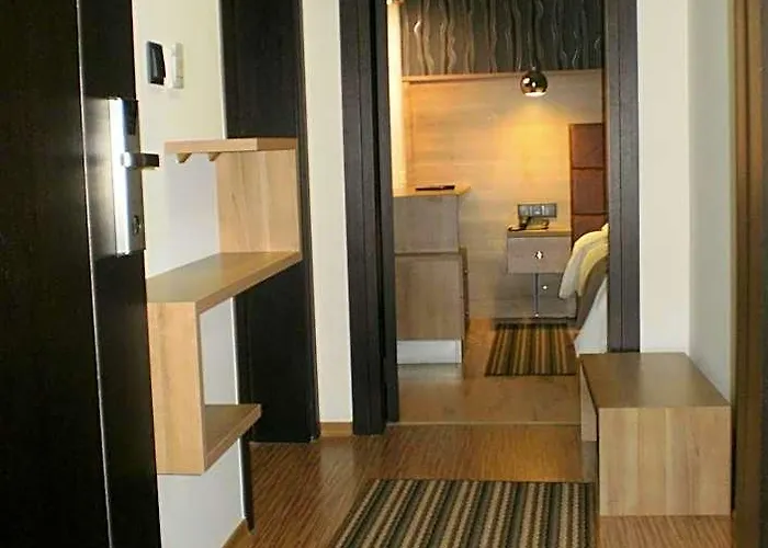 Metropolis Hotel