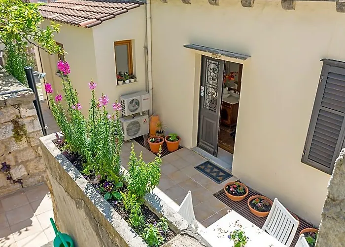 Apartments Mara