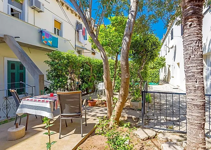 Apartments Mara