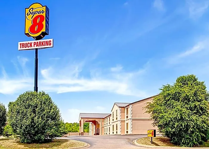 Super 8 By Wyndham Forrest City
