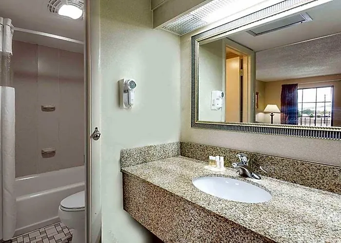 Days Inn By Wyndham Camp Springs Andrews Afb
