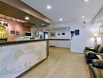 Super 8 By Wyndham Yellowknife