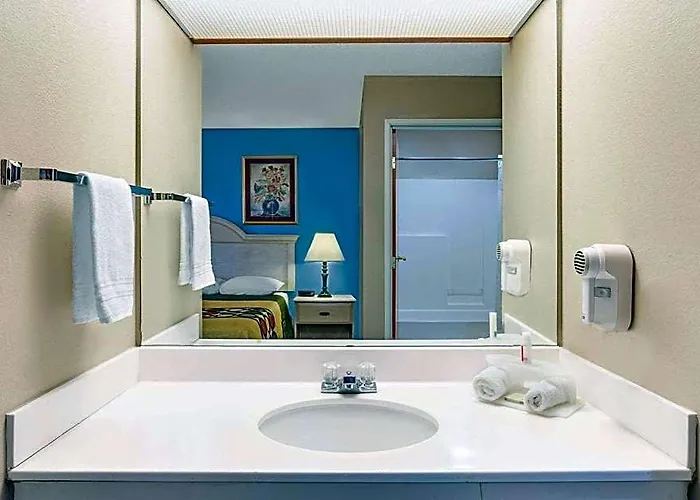 Super 8 By Wyndham Freeport
