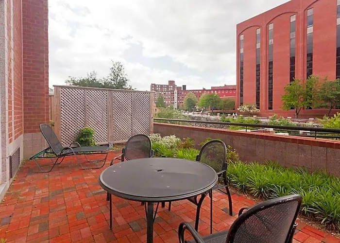 Umass Lowell Inn And Conference Center