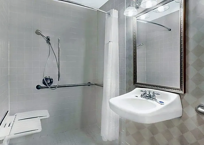 Baymont By Wyndham Paris Motel