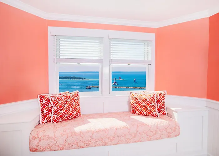 Island House Hotel
