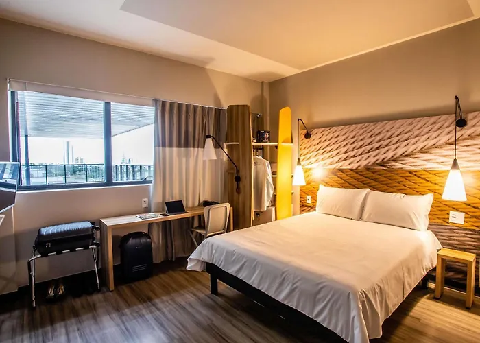 Ibis Palmas Avenida Jk Hotel