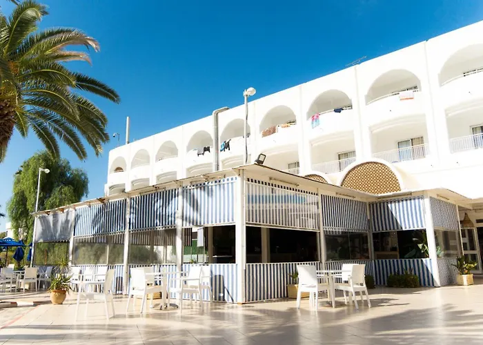 Golf Residence- Families And Couples Only
