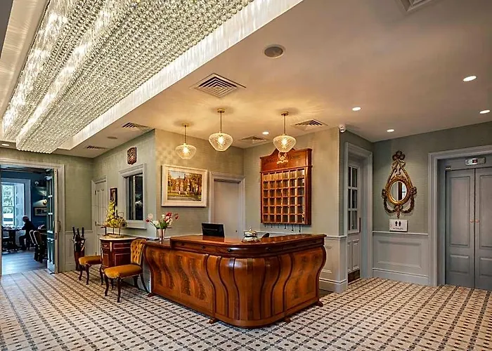 Avalon House Hotel