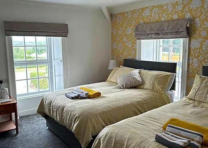 Holland Arms Hotel