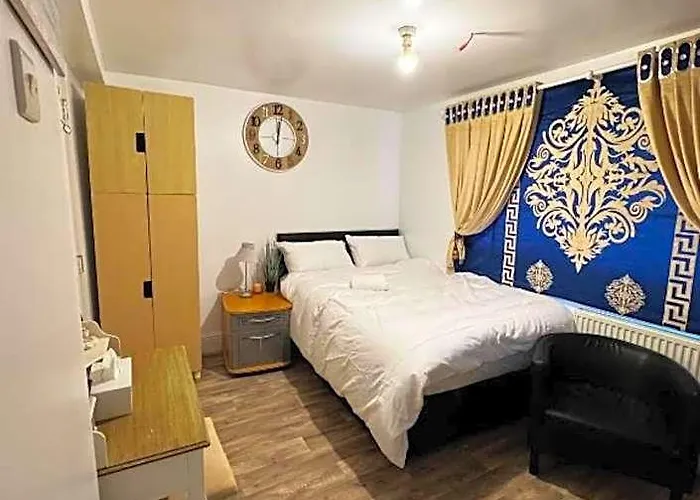 Oyo Unique Guestroom - Farnworth, Easy Access To Bolton
