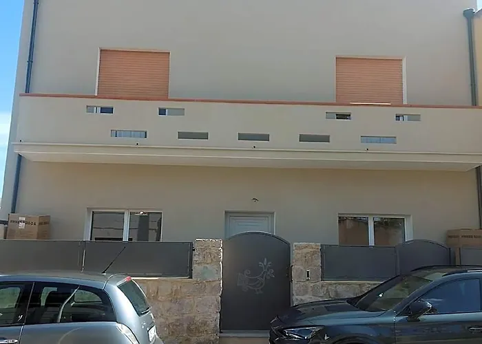 Charming Santantioco Red Apartment With 2-Way Air Con Uncovered Parking
