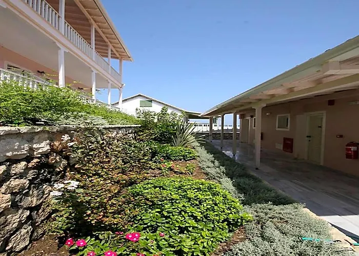Ionis Hotel