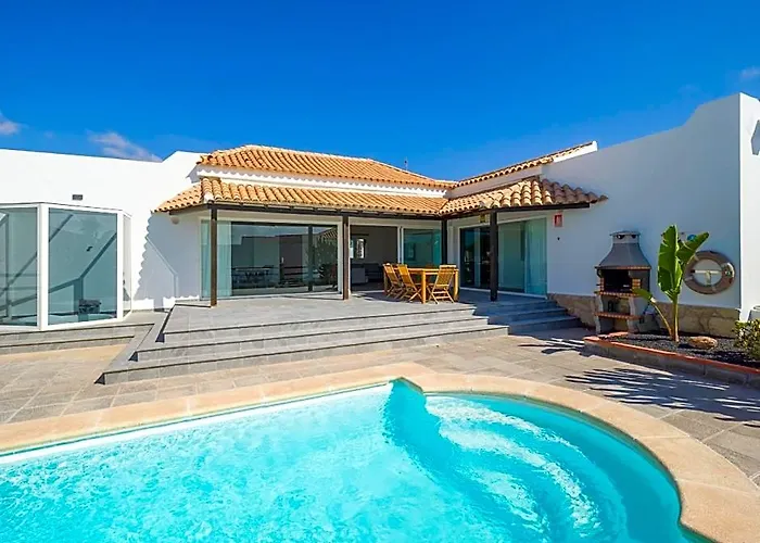 Villa Lobos With Private Swimming Pool - Homeforguest