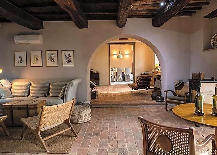 A Luxury Country Villa On The Board Of Umbria And Tuscany With Air Condition