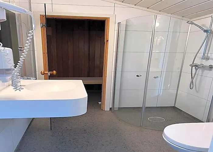Spacious Holiday Home In Kinsarvik