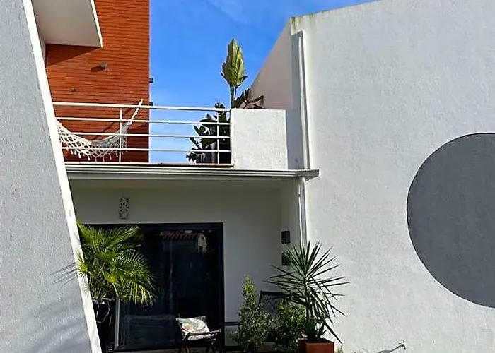 Tranquil Retreat In Sesimbra With Private Entrance And Stunning Views