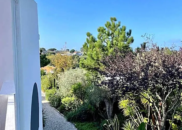Tranquil Retreat In Sesimbra With Private Entrance And Stunning Views