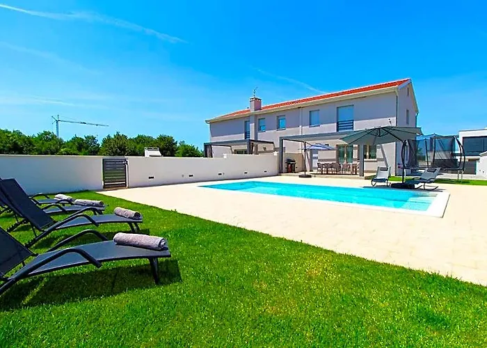 Elegant Villa With Private Pool In Bale