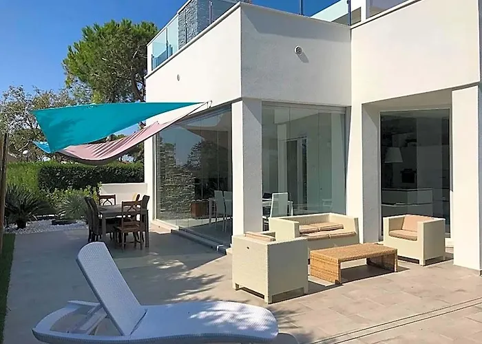 Super Villa With Private Pool In Isola Albarella