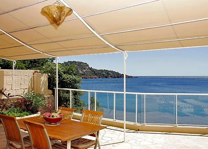 Villa With Private Beach - Villa Lou Cade