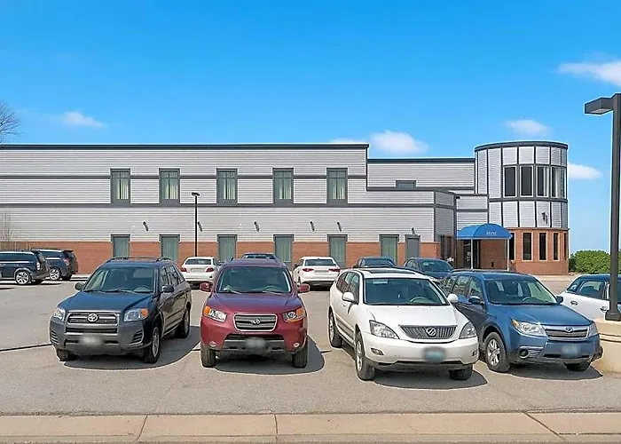 Signature Stay Inn & Suites - Downtown Hamilton