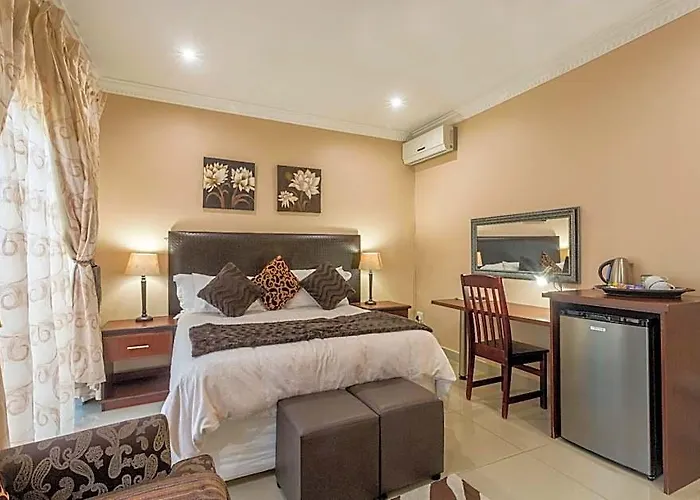 Ezulwini Guest House - Relaxing Queen Room With Balcony In Balito, South Afirca
