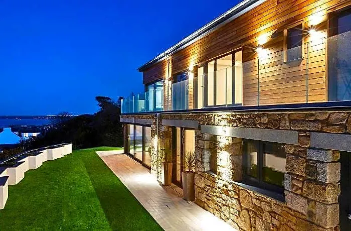 Uno St Ives